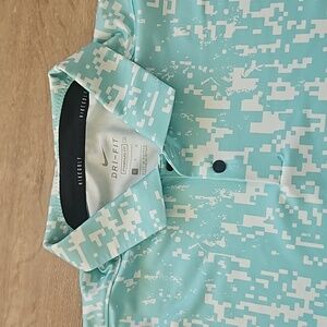 Mens Nike Size Large Golf shirt . Color teal . Like new